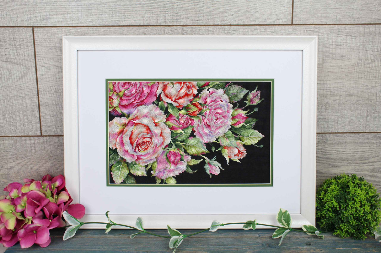 Kit de Punto de Cruz MP Studia SNV-949 – Noble Roses