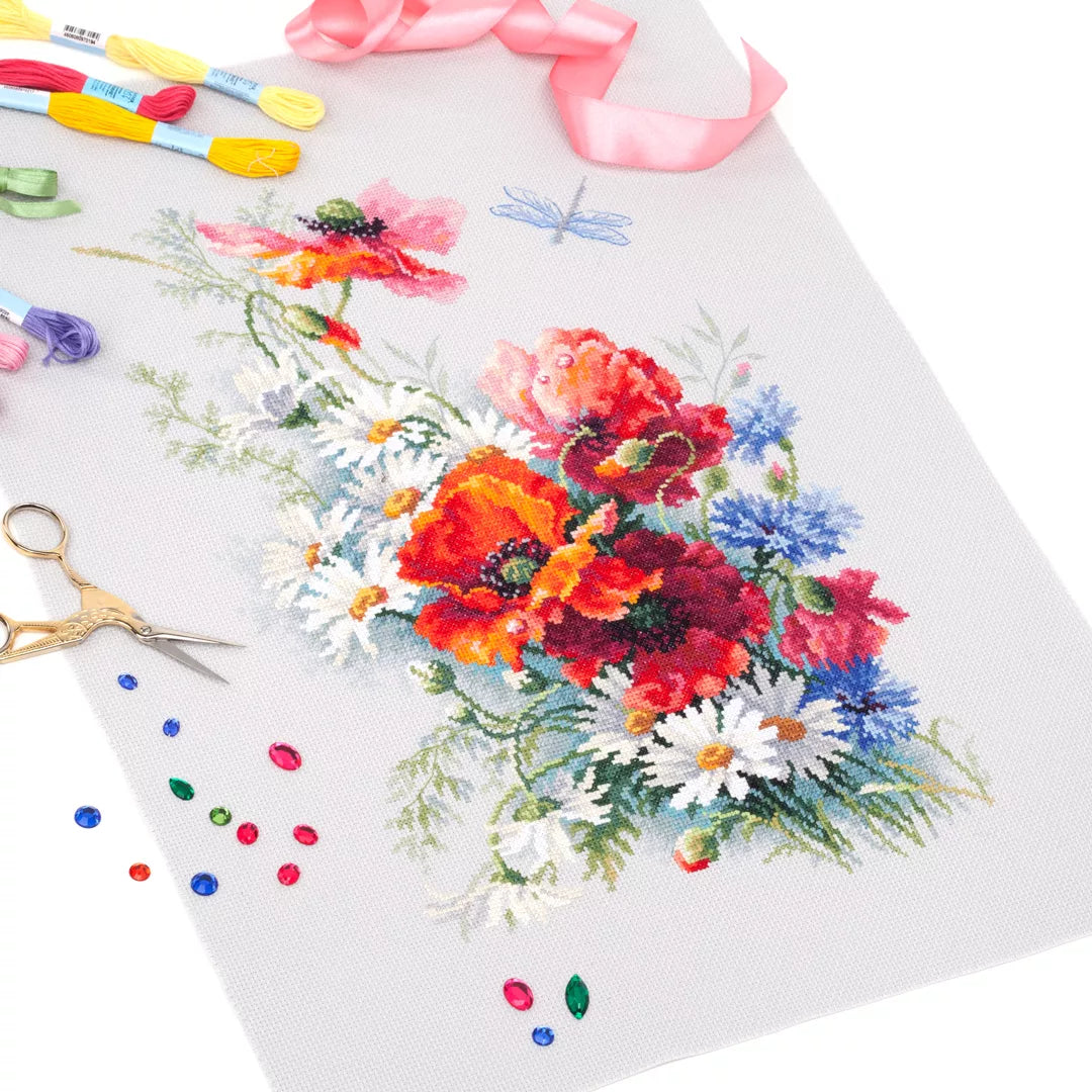 100-061 Poppies and Daisies. Magic Needle Cross Stitch Kit