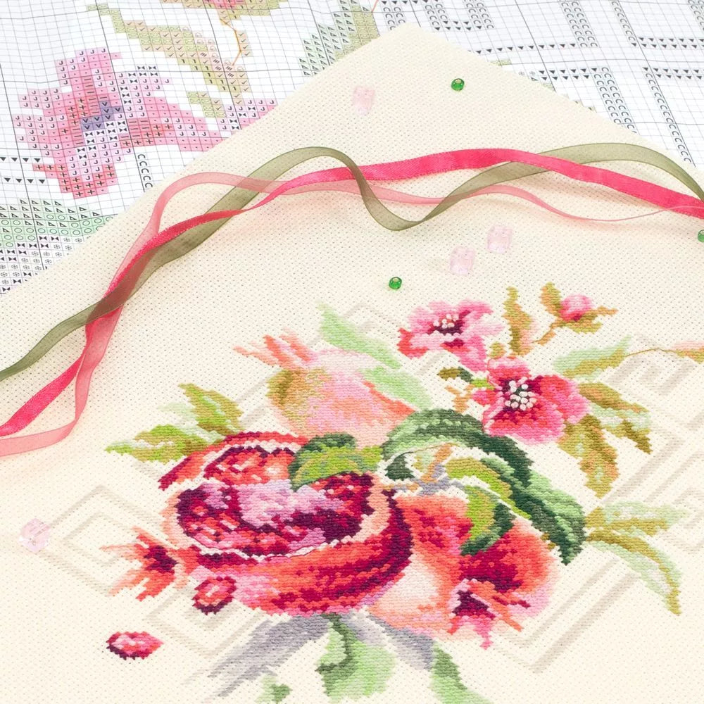 100-212 Grenade. Kit point de croix aiguille magique