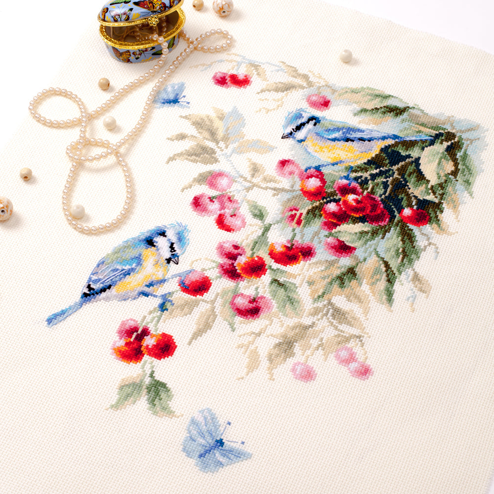 130-021 Blue Tits and Cherry. Kit de Punto de Cruz Magic Needle