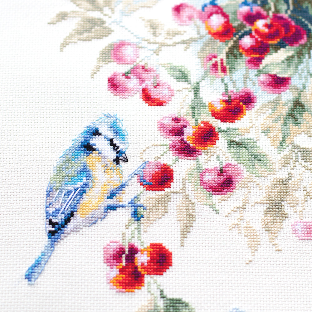130-021 Blue Tits and Cherry. Kit de Punto de Cruz Magic Needle