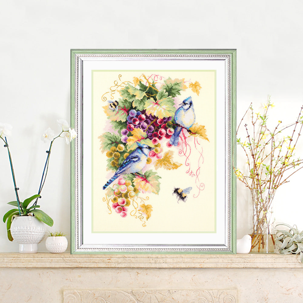 130-022 Blue Jay and Grapes. Kit de Punto de Cruz Magic Needle