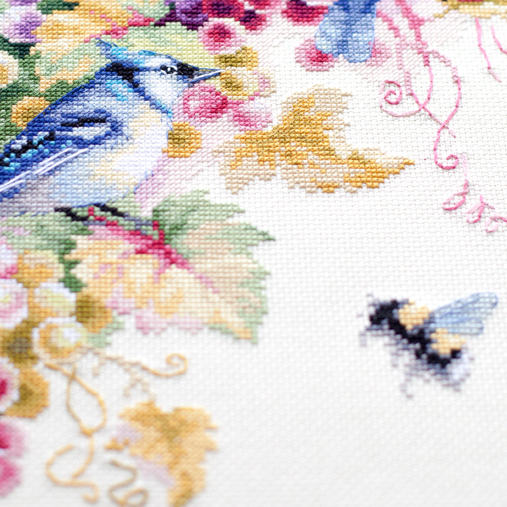 130-022 Blue Jay and Grapes. Kit de Punto de Cruz Magic Needle