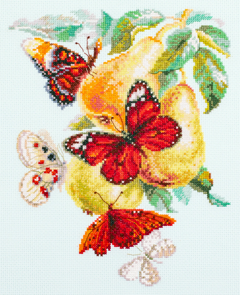 Panna Embroidery Kit - Flowers, Clover & Butterfly - With soluble