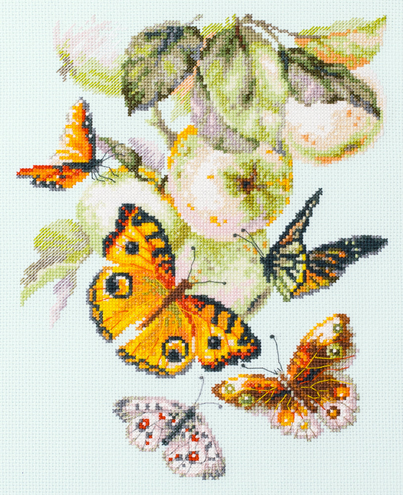130-052 Mariposas y Manzanas. Kit de Punto de Cruz Magic Needle