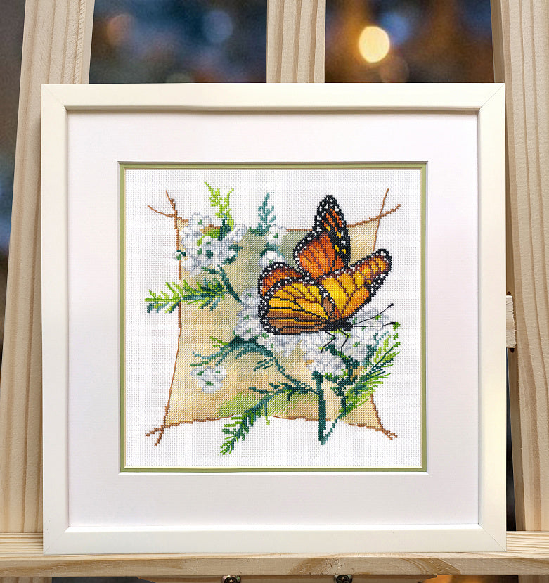 Kit de Punto de Cruz "Composición. Mariposa-2" Oven 1646 – Naturaleza y Elegancia