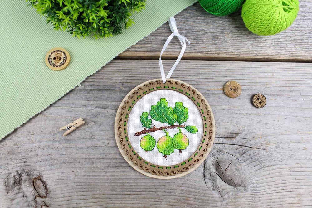 Bordado en madera MP Studia SO-130 – Miniatura “Bayas del campo: Grosellas”