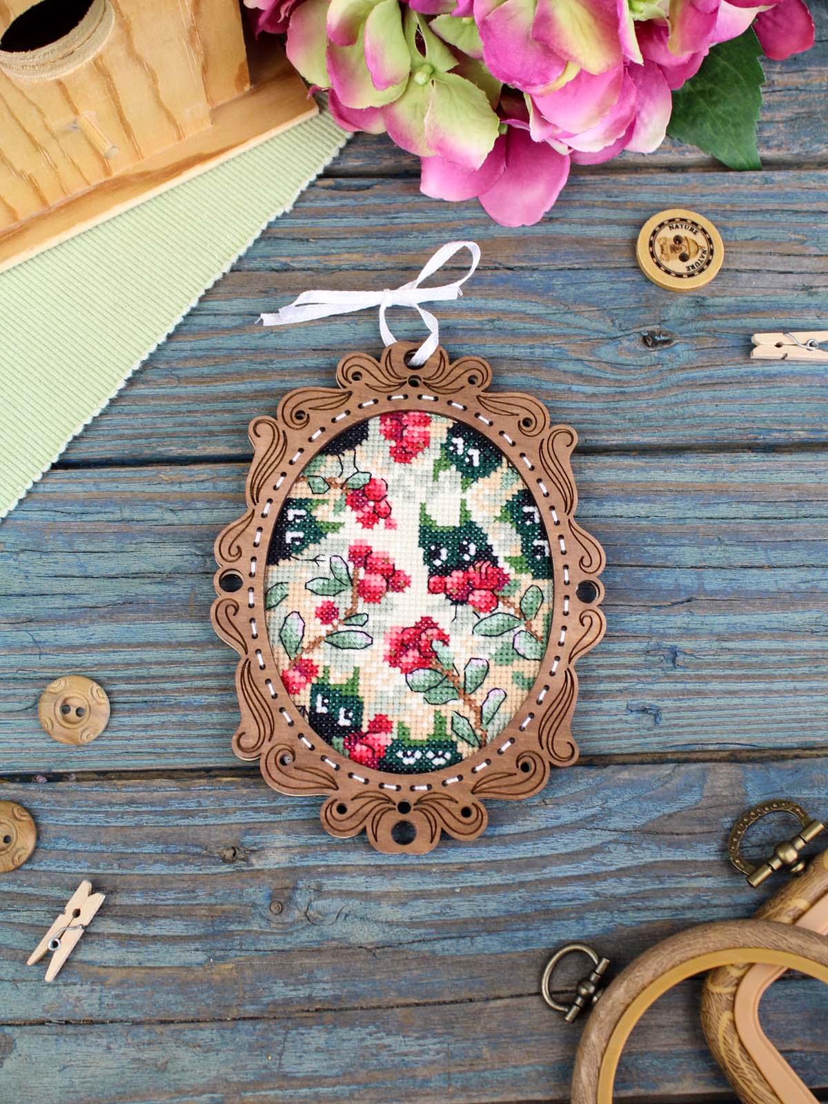 Bordado en madera MP Studia SO-129 – Miniatura “Bosque de Arándanos Rojos”