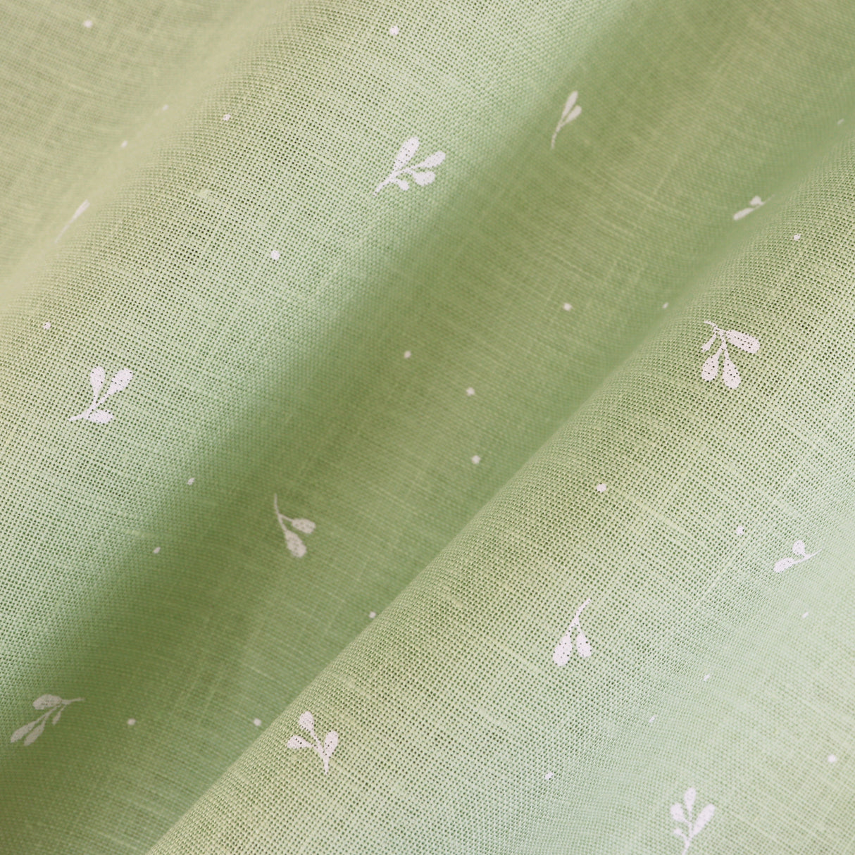 Tela Belfast Linen 32ct Zweigart – Color 6369 "Leaves" (Hoja Verde con Motas y Ramitas Blancas)