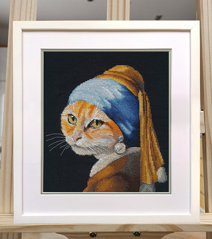 Kit de Punto de Cruz "Gatita con Arete de Perla" Oven 1654 – Inspirado en el Arte Clásico