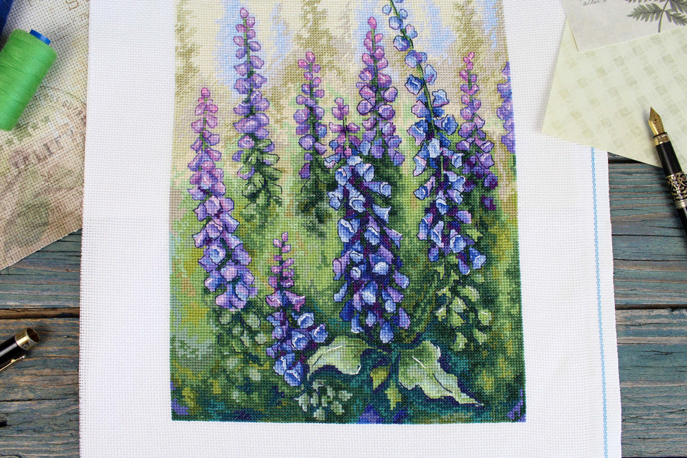 Kit de point de croix « Digitale insolite » MP Studia SNV-909 – Élégance florale