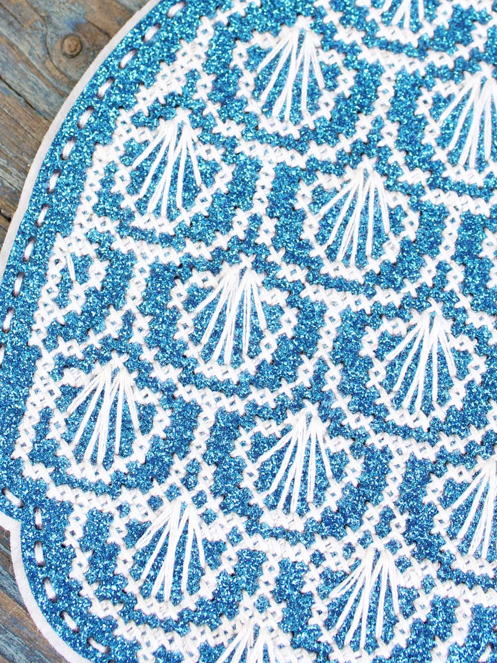 Kit de punto de cruz MP Studia ST-1086 – “Adorno navideño: Piña de invierno”