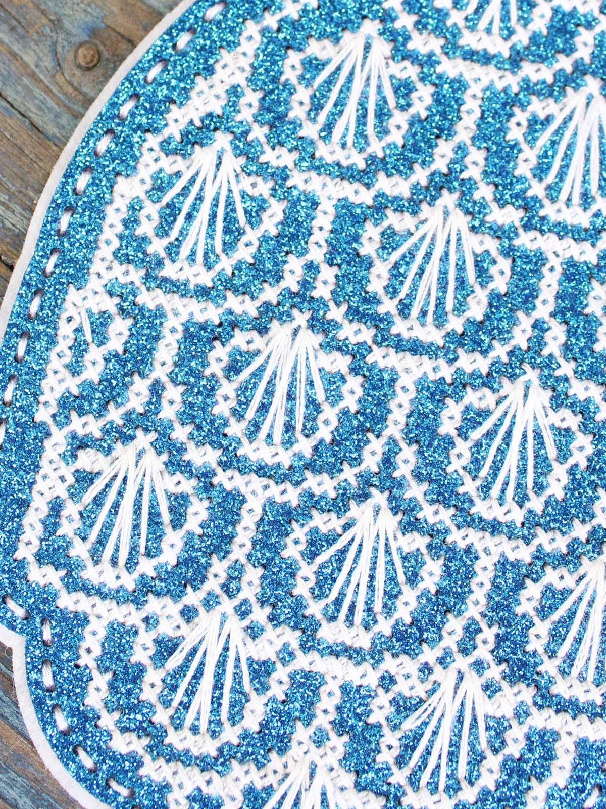 Kit de punto de cruz MP Studia ST-1086 – “Adorno navideño: Piña de invierno”