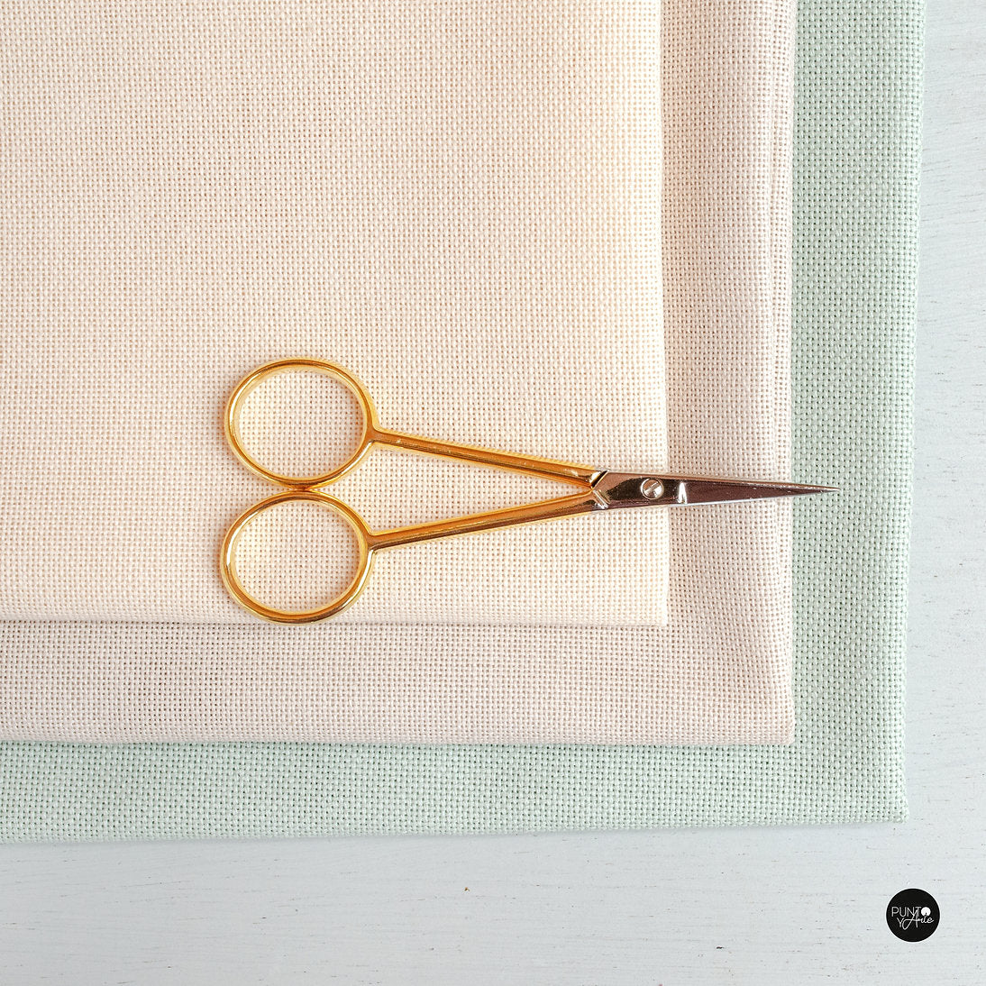 Tijeras de Precisión para Punto de Cruz Madeira Art. No. 9477: Calidad y Precisión en Cada Corte