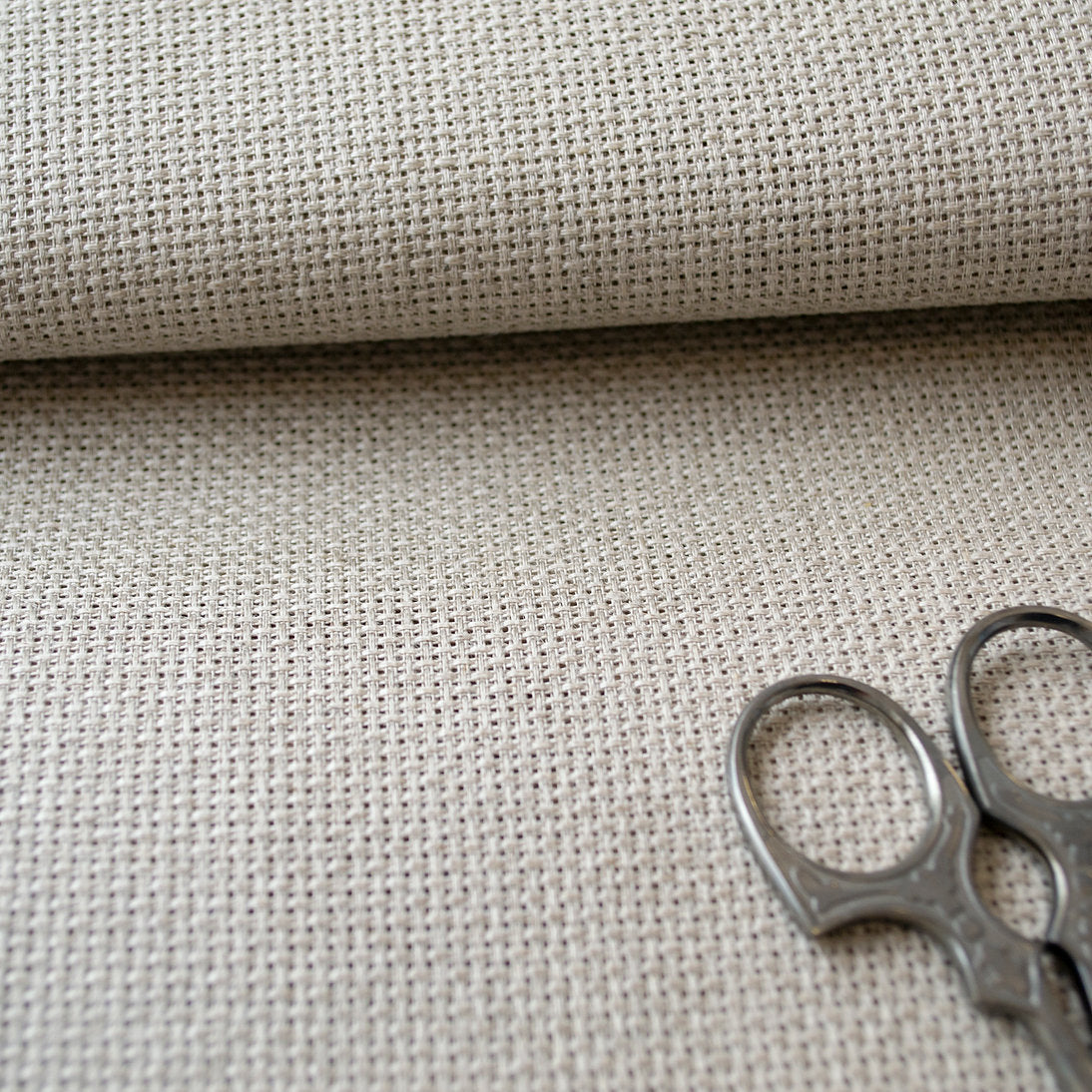 Tissu en lin Aïda 14 ct. 3390/53 de ZWEIGART pour le point de croix : qualité et beauté à chaque point