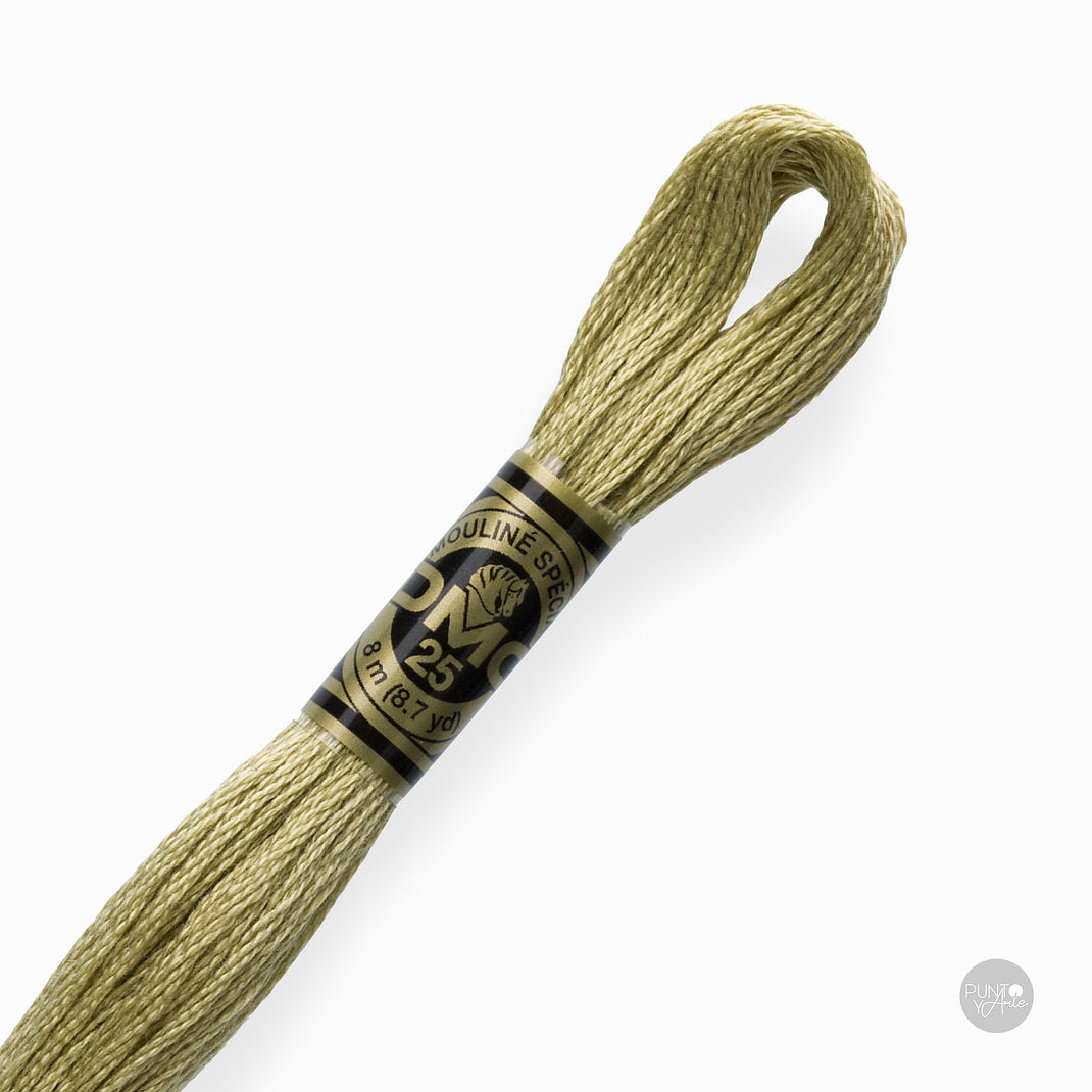 372 Fil à broder DMC Mouliné Spécial 117MC 8 mètres