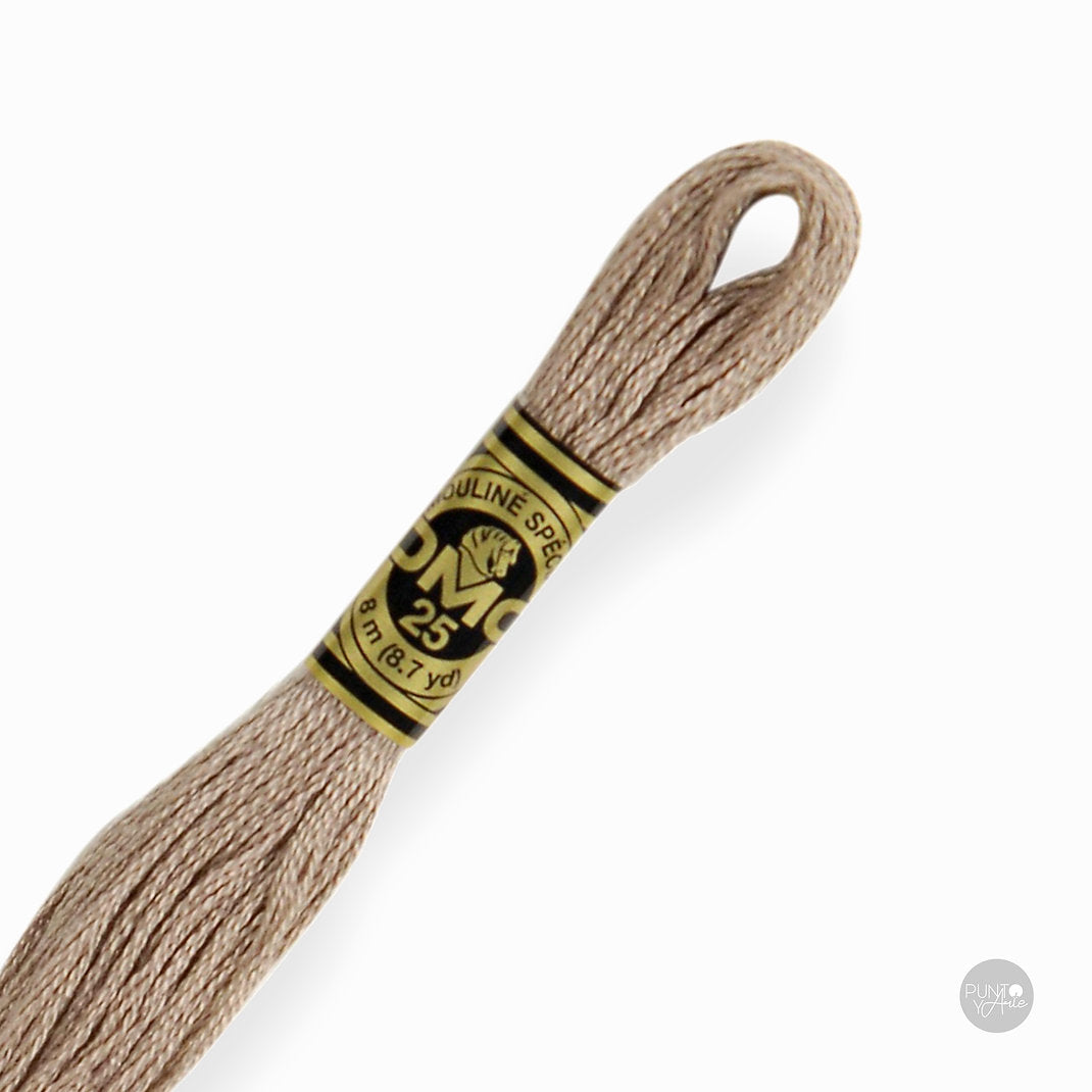 07 Fil à broder DMC Mouliné Spécial 117MC 8 mètres