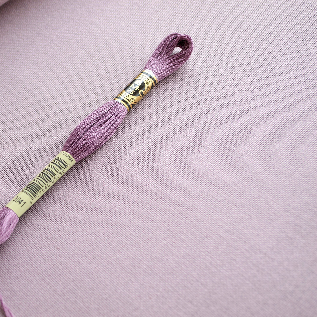 3984/5045 Tissu Murano Lugana 32 ct. Violet Antique de ZWEIGART pour le point de croix