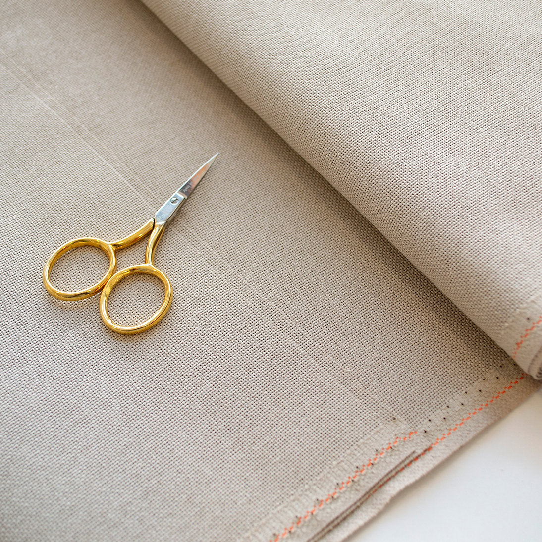3835/779 Tissu Lugana 25 ct. Taupe légère ZWEIGART pour point de croix