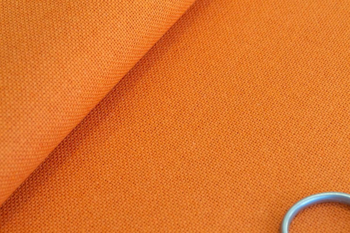 3984/4010 Tela Murano Lugana 32 ct. Pumpkin de ZWEIGART: Un Toque de Elegancia Otoñal para tus Proyectos de Punto de Cruz