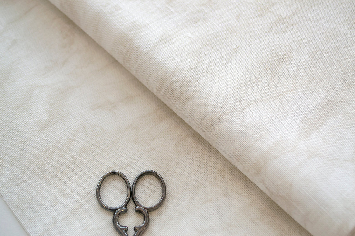3609/1079 Tela Belfast 32 ct. Vintage Dune Marmoleada de ZWEIGART 100% Lino