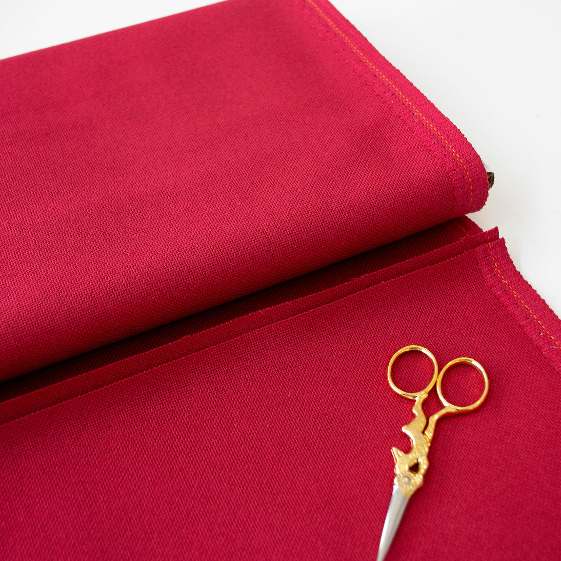 3835/906 Tela Lugana 25 ct. Color Victorian Red de ZWEIGART para punto de cruz