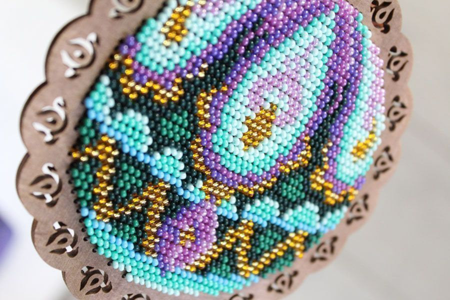 PEACOCK CHARM. Adorno Navideño - SO-087 MP Studia - Kit con abalorios