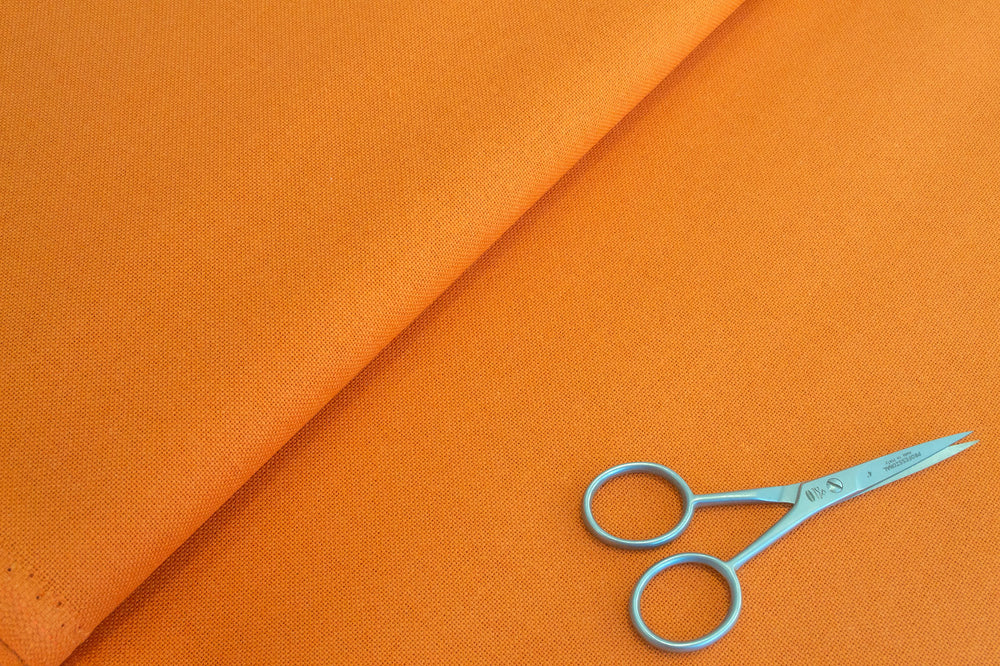 3984/4010 Tela Murano Lugana 32 ct. Pumpkin de ZWEIGART: Un Toque de Elegancia Otoñal para tus Proyectos de Punto de Cruz