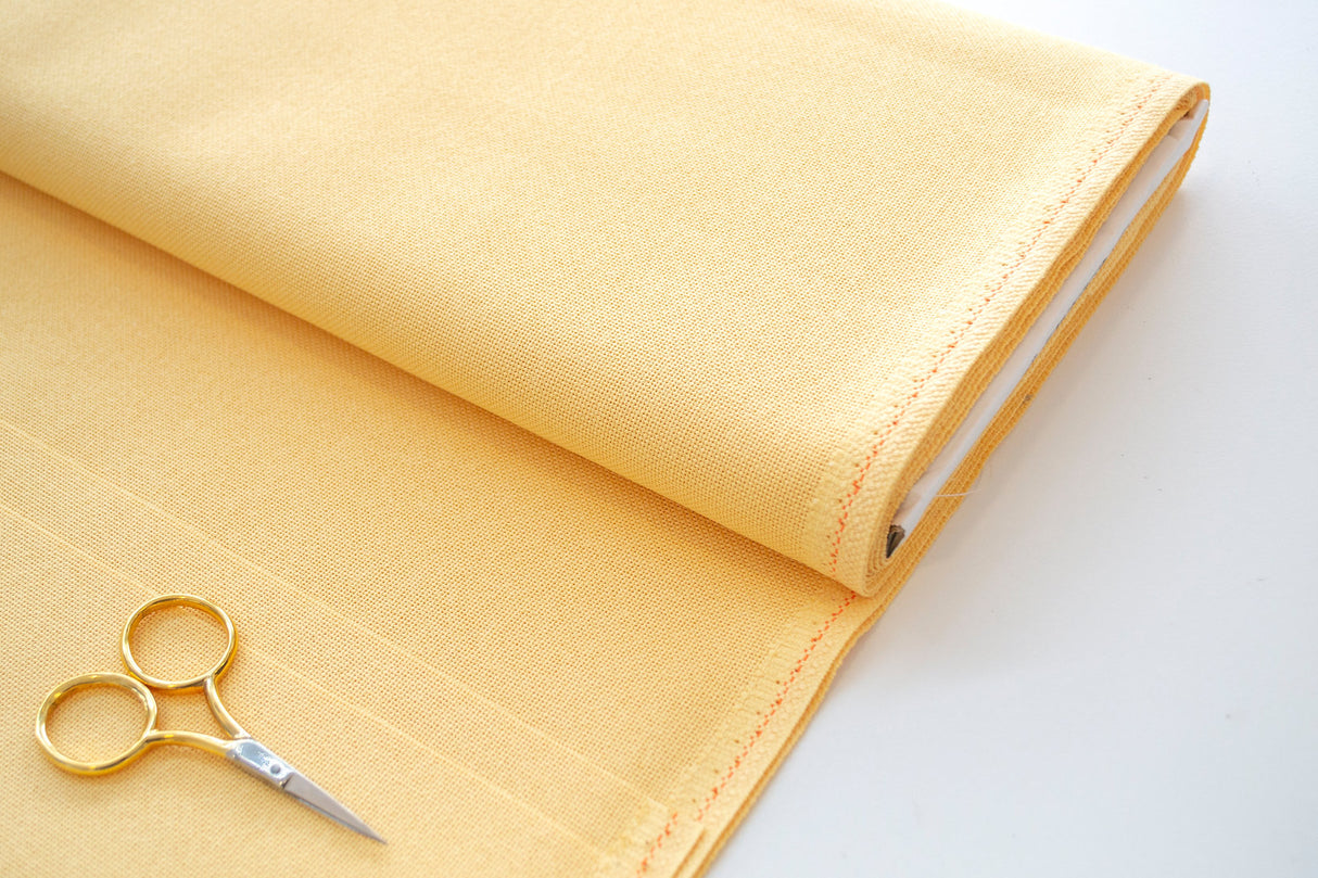 3835/205 Tela Lugana 25 ct. Amarillo de ZWEIGART para punto de cruz