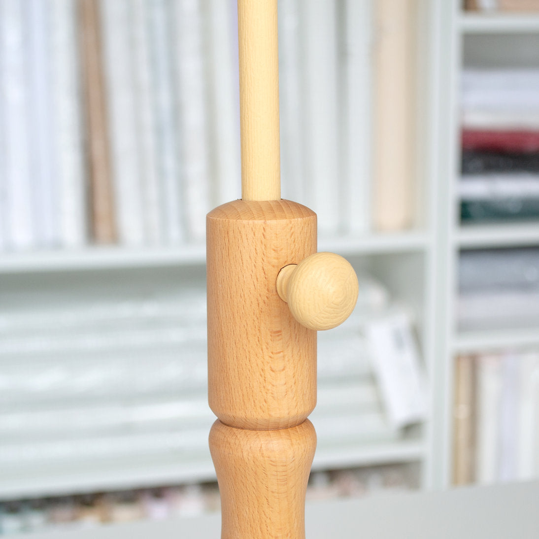 Support de table réglable Nurge 190-1 : confort et qualité pour la broderie