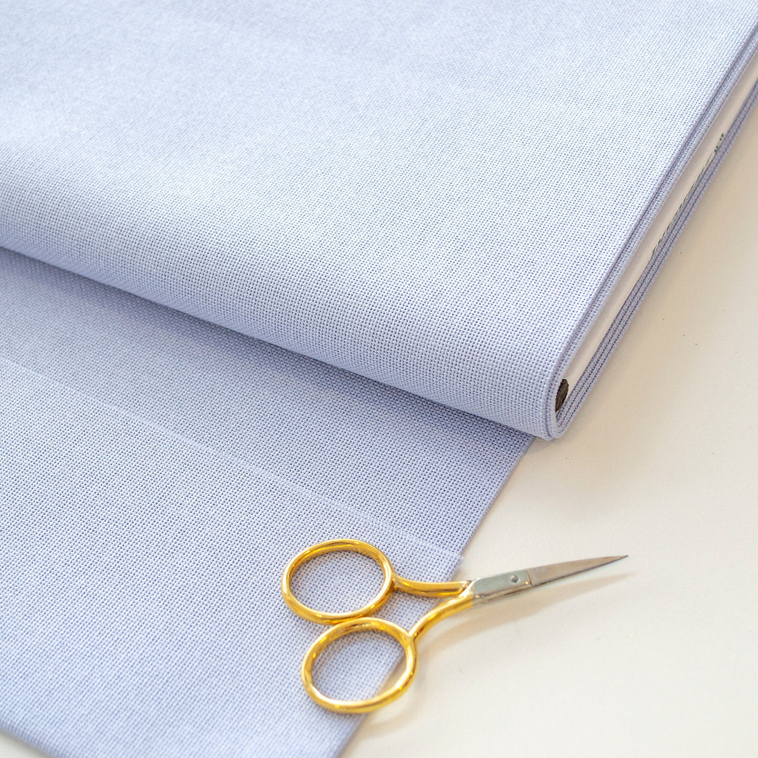 3835/501 Tela Lugana 25 ct. Wedgwood de Zweigart para punto de cruz