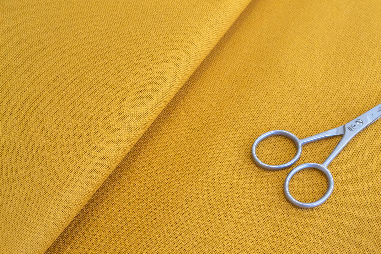 Trama uniforme de la tela Lugana Murano 32 ct amarillo oscuro ZWEIGART