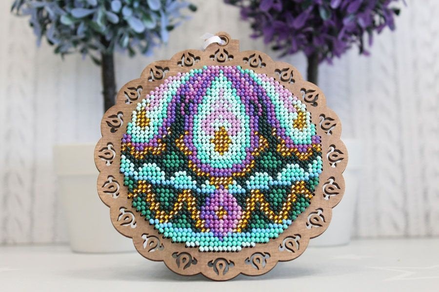 PEACOCK CHARM. Adorno Navideño - SO-087 MP Studia - Kit con abalorios