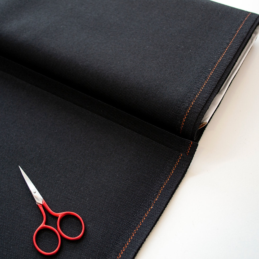 3835/720 Tela Lugana 25 ct. Color Negro ZWEIGART Tela para punto de cruz