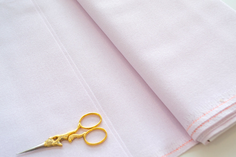 3835/443 Tela Lugana 25 ct. Color Pastel Pink de ZWEIGART para Punto de Cruz