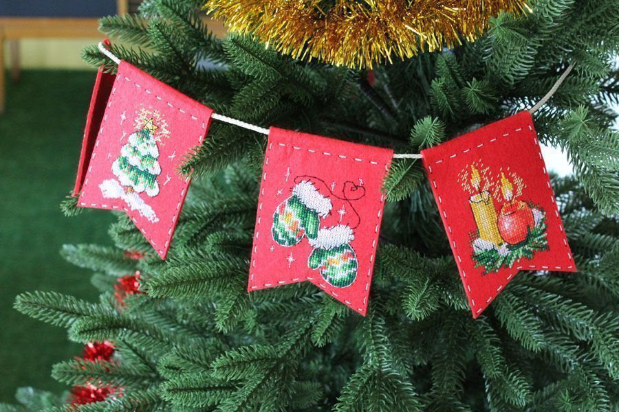 Garland - ST-1017 MP Studia - Cross Stitch Kit