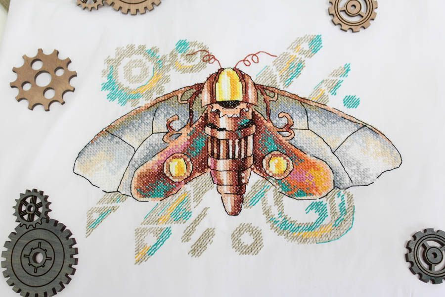 Kit de Punto de Cruz 'Hawkmoth' - SV-810 MP Studia