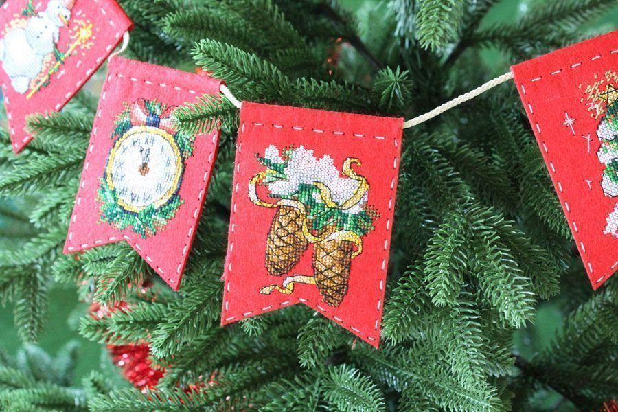 Garland - ST-1017 MP Studia - Cross Stitch Kit