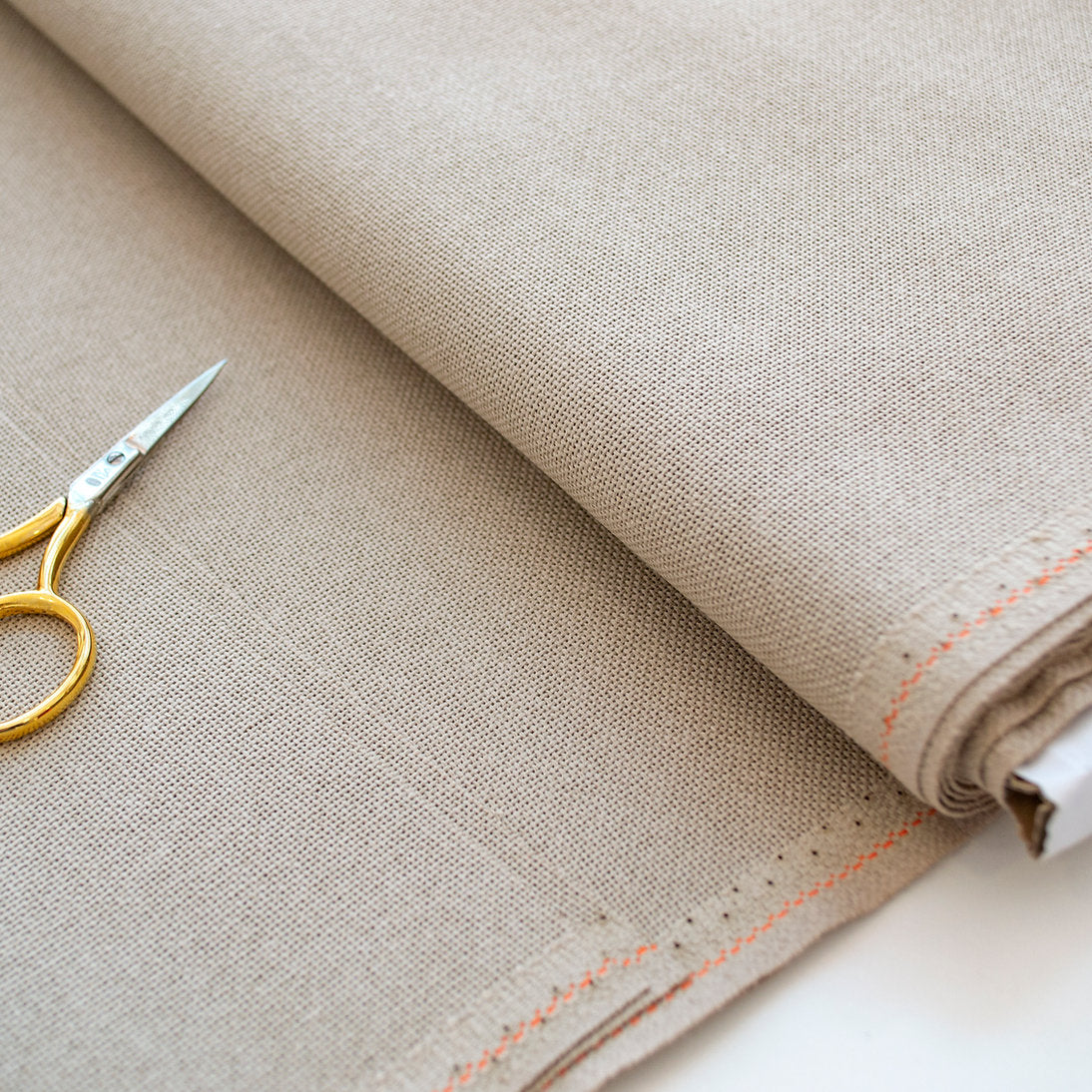 3835/779 Tissu Lugana 25 ct. Taupe légère ZWEIGART pour point de croix