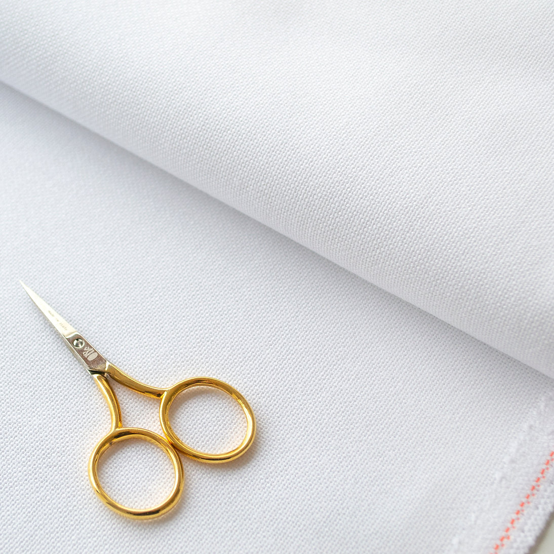 3835/100 Tela Lugana 25 count Color Blanco de ZWEIGART para punto de cruz