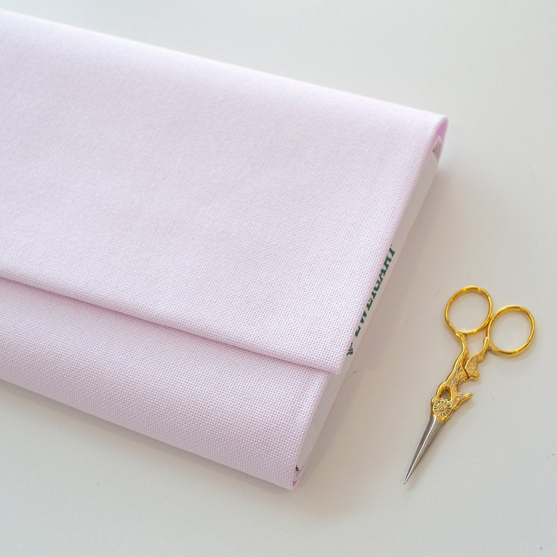 3835/443 Tela Lugana 25 ct. Color Pastel Pink de ZWEIGART para Punto de Cruz