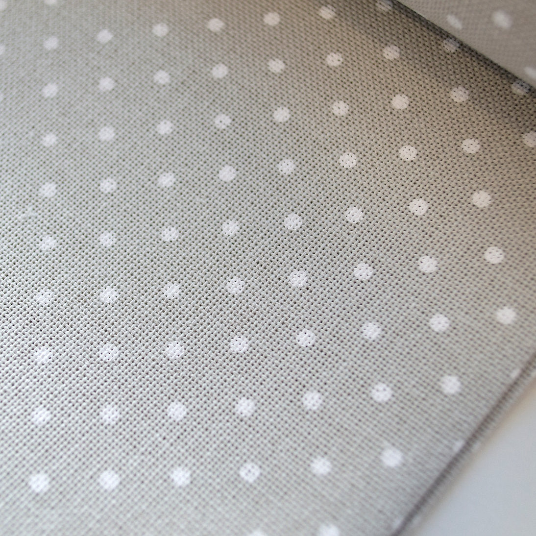 3984/7349 Tela Murano Lugana 32 ct. Petit Point Gray de ZWEIGART