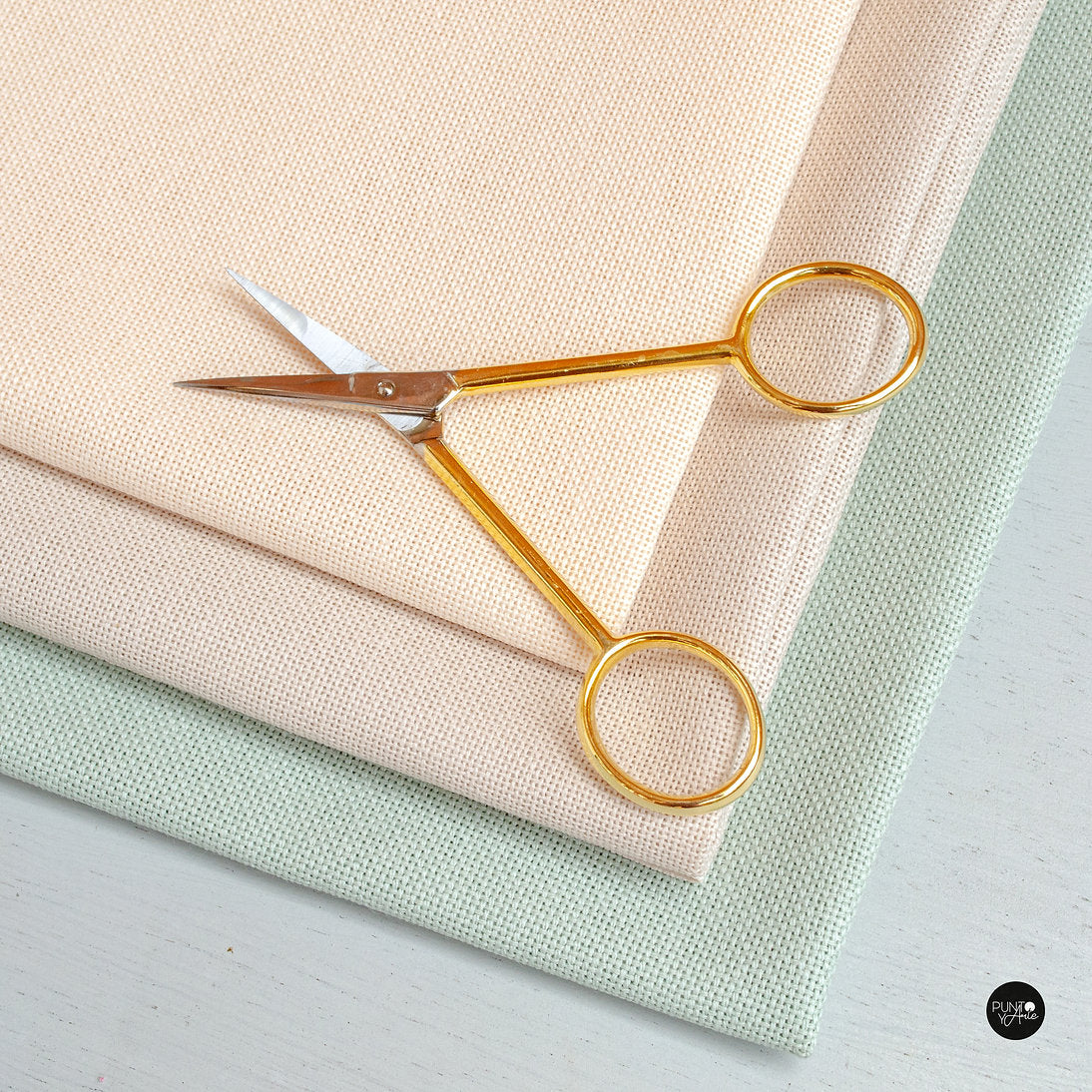 Tijeras de Precisión para Punto de Cruz Madeira Art. No. 9477: Calidad y Precisión en Cada Corte