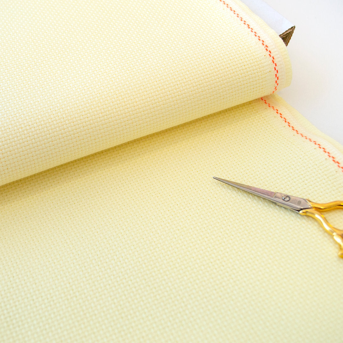 3706/2030 Tissu AIDA 14 fils. ZWEIGART Couleur Jaune pour point de croix
