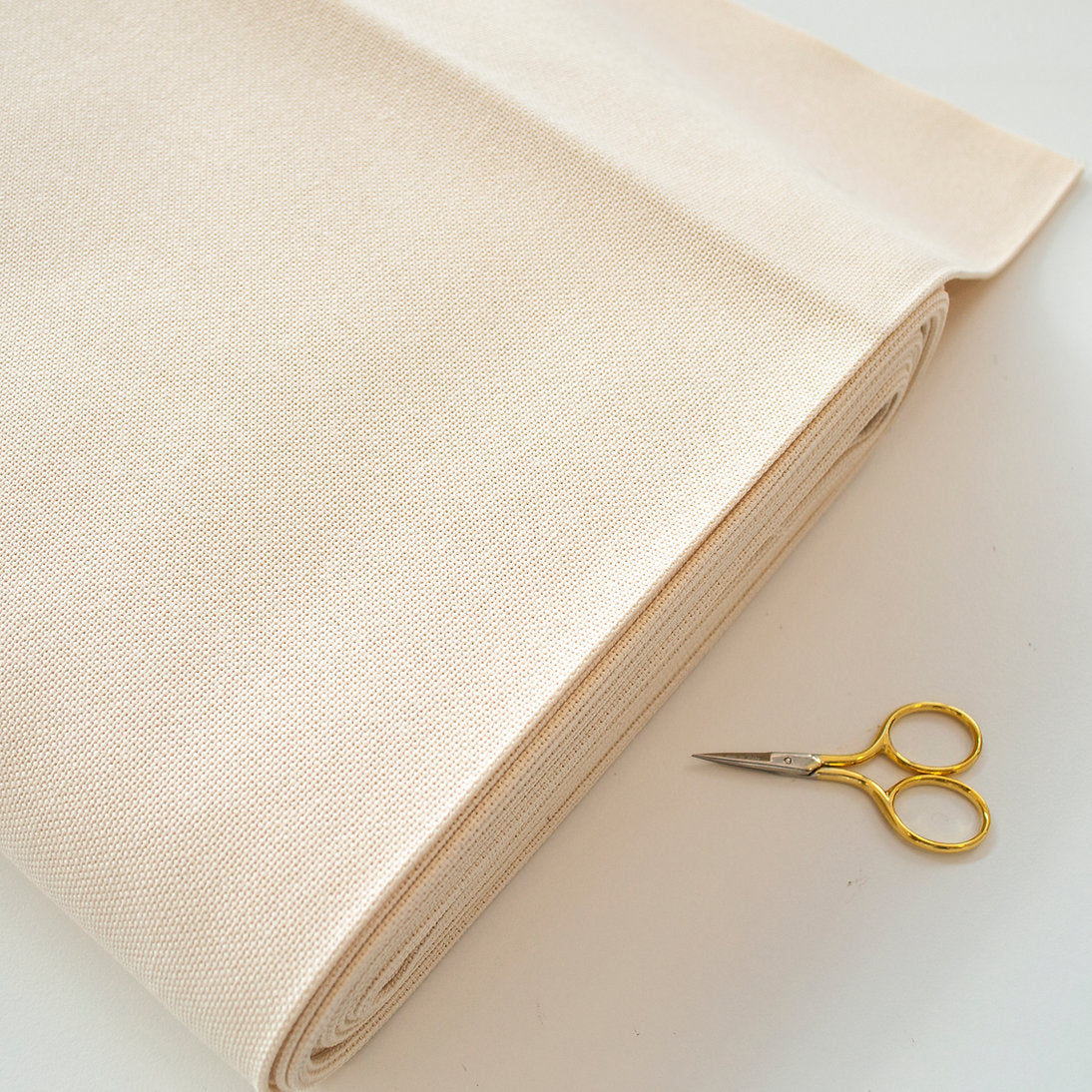 3835/264 Tissu Lugana 25 ct. ZWEIGART Ivoire pour point de croix