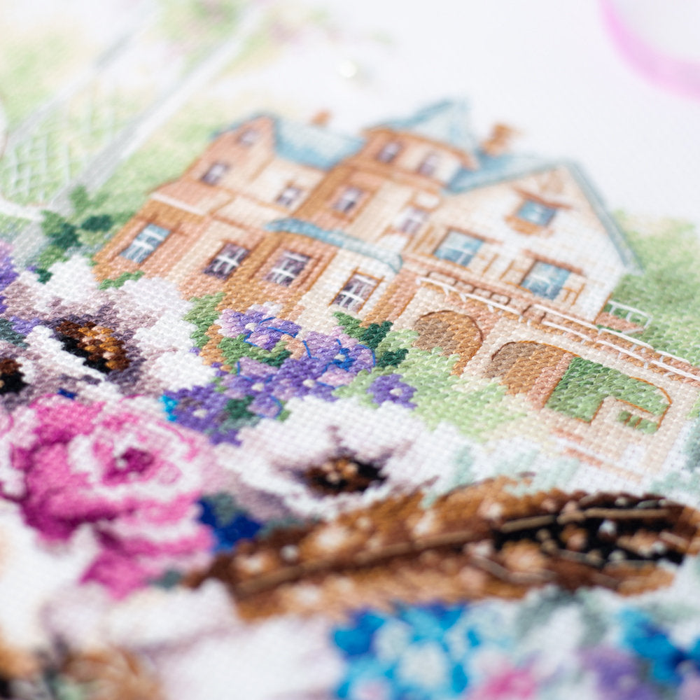 Kit de point de croix. Maison Victorienne - Aiguille Magique 210-207