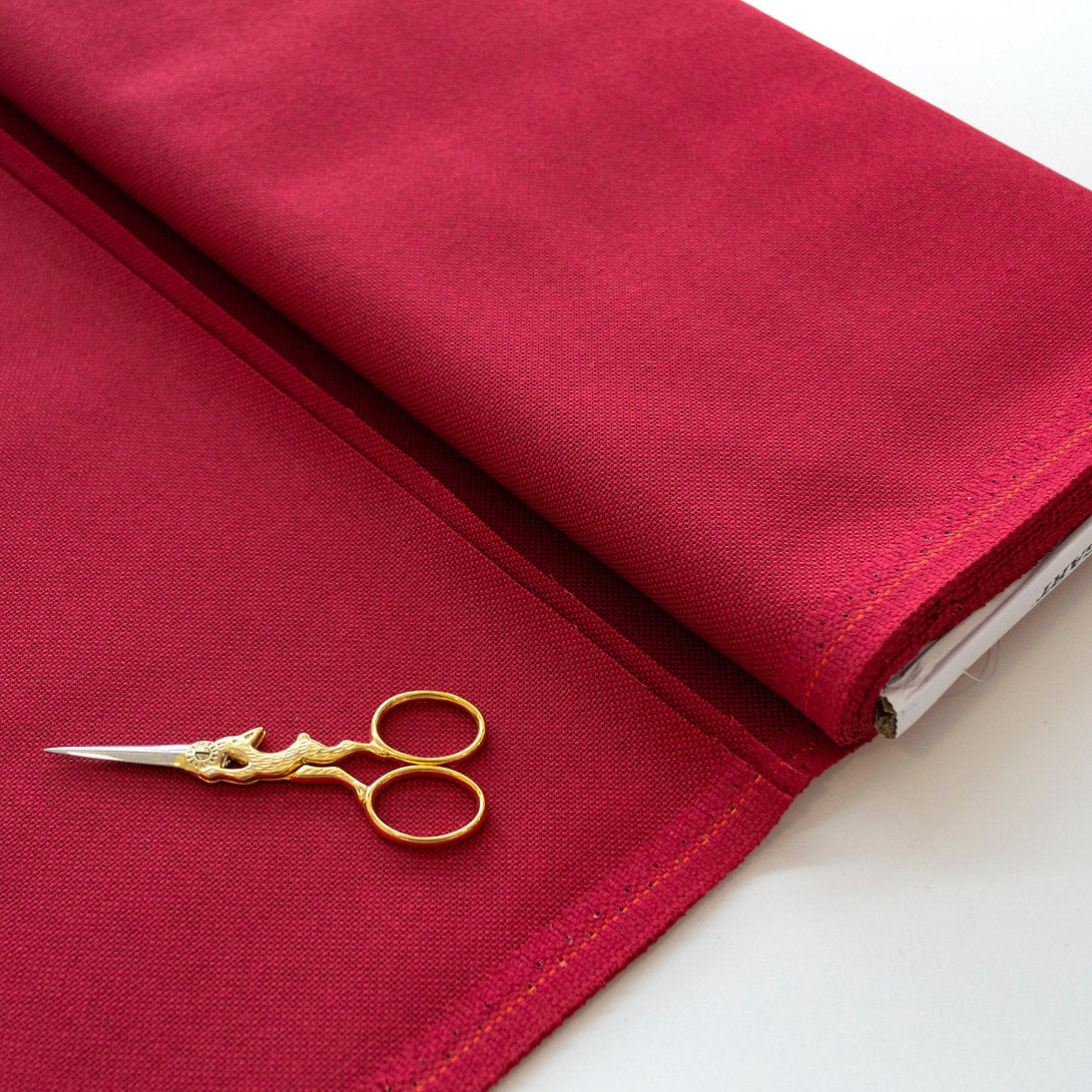 3835/906 Tela Lugana 25 ct. Color Victorian Red de ZWEIGART para punto de cruz