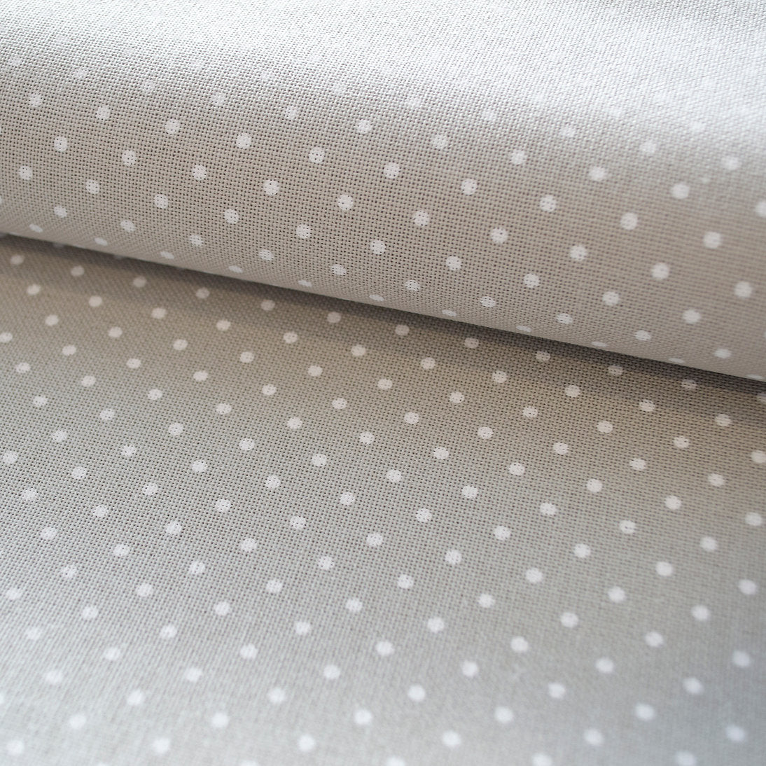 3984/7349 Tela Murano Lugana 32 ct. Petit Point Gray de ZWEIGART