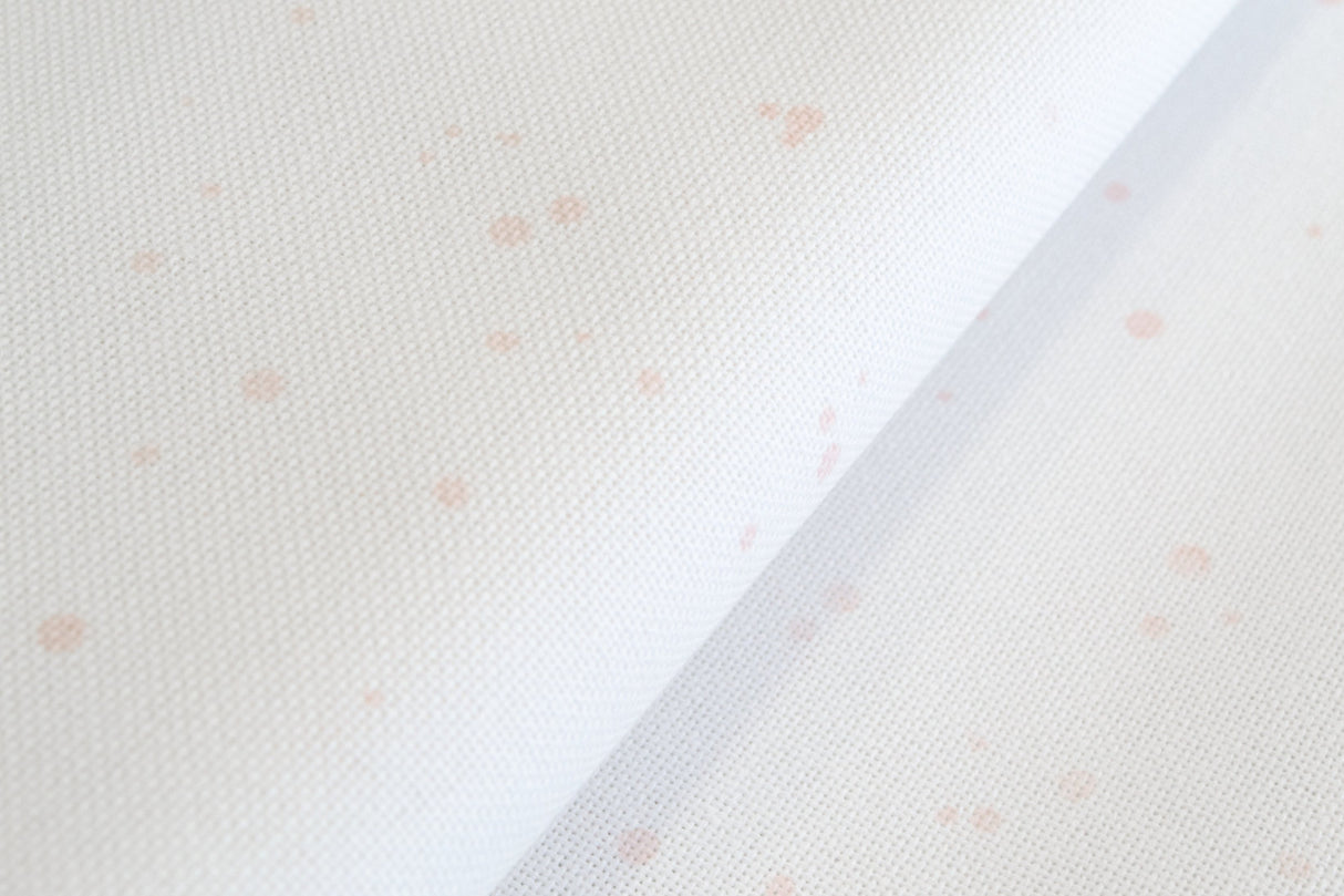 Trama uniforme de la tela Lugana Murano 32 ct Light Powder Pink Splash ZWEIGART