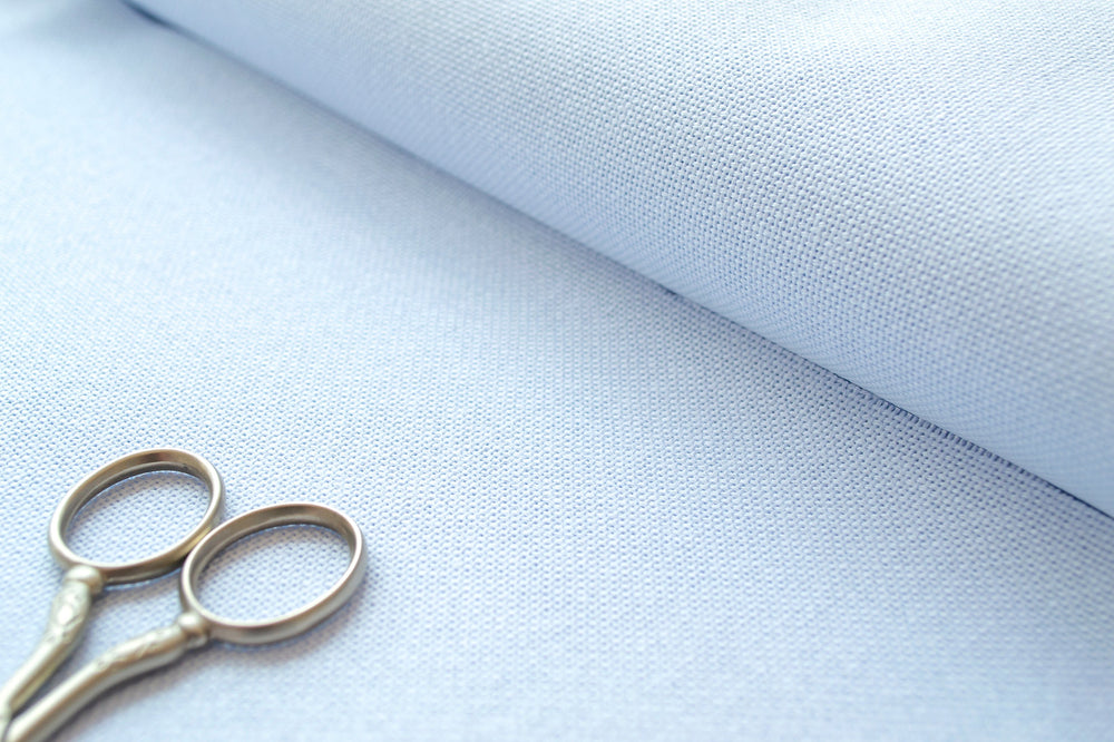 3835/513 Tela Lugana 25 count. Little Boy Blue de ZWEIGART tela para punto de cruz